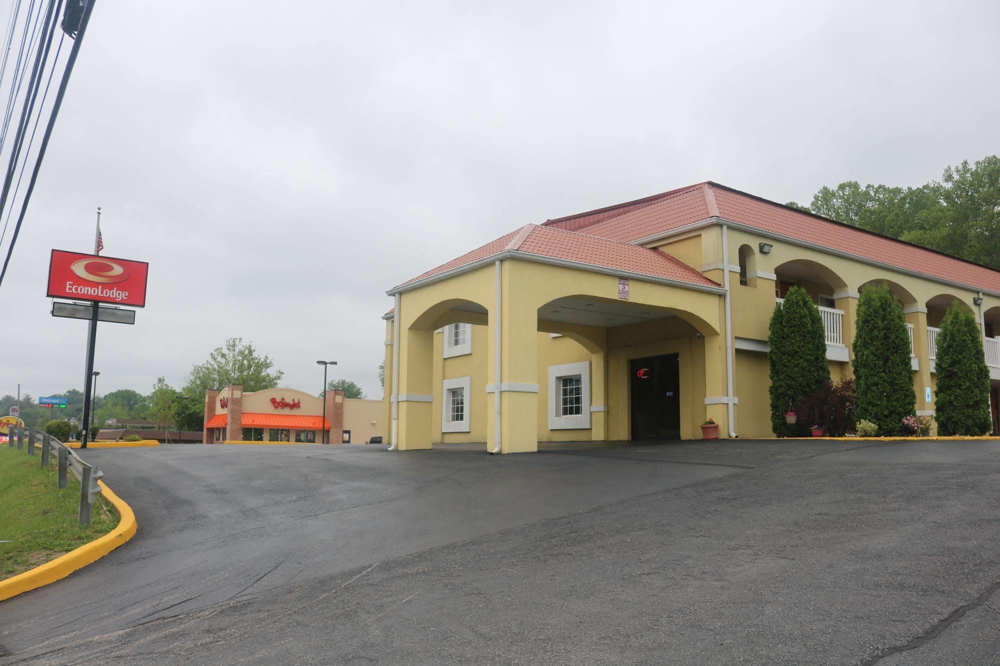 Econo Lodge Huntington - Barboursville University Area Exterior foto