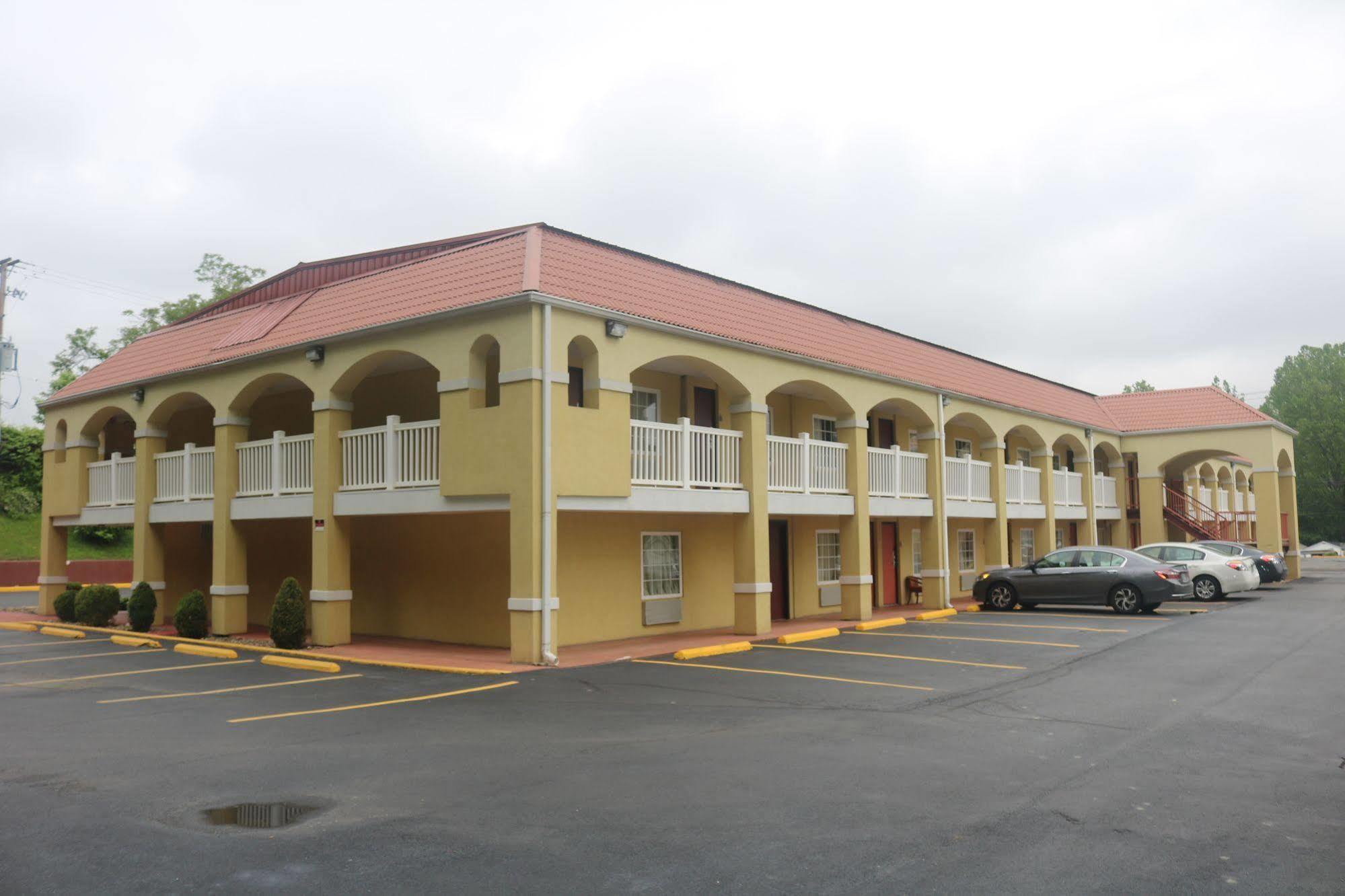 Econo Lodge Huntington - Barboursville University Area Exterior foto